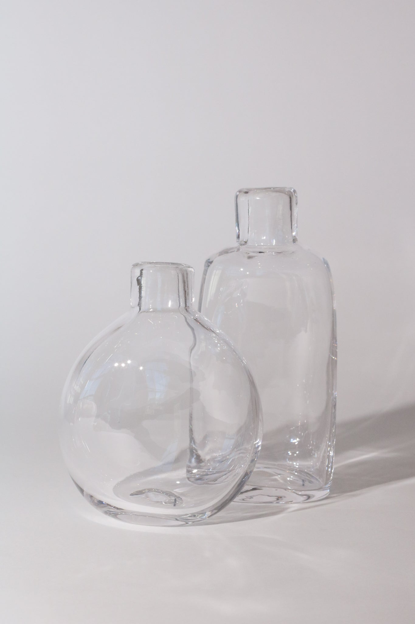 FRAMA-Clear-Round-Glass-Bottle-Shop-Sommer