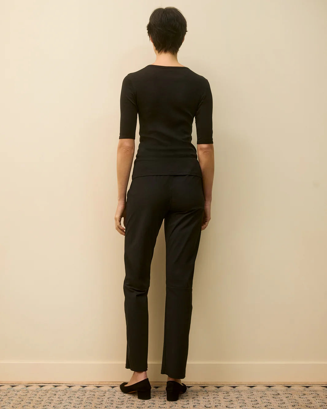 Anna Tee Black