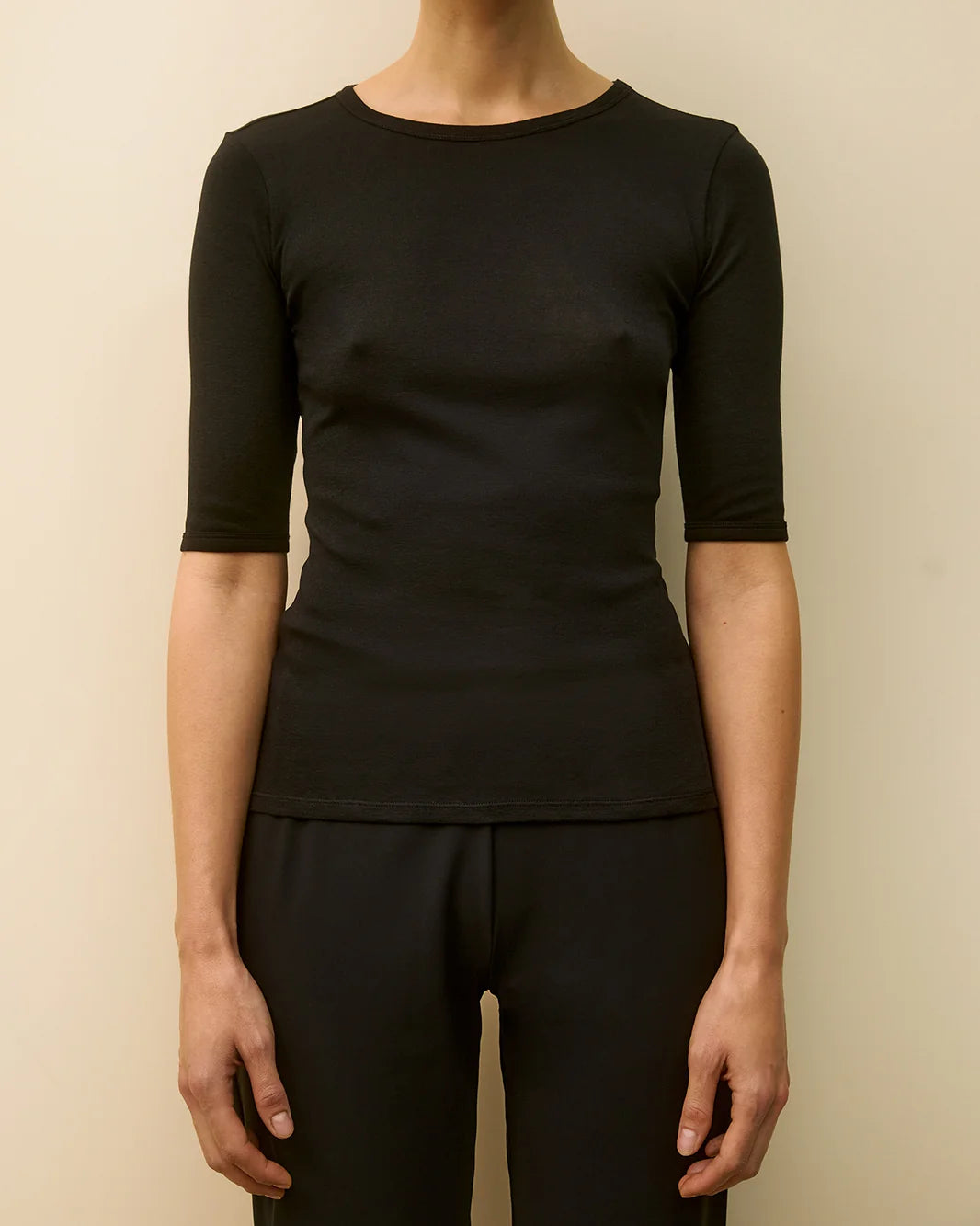 ANNA_TEE_BLACK_CORE_FLORE_FLORE__631_2762.webp