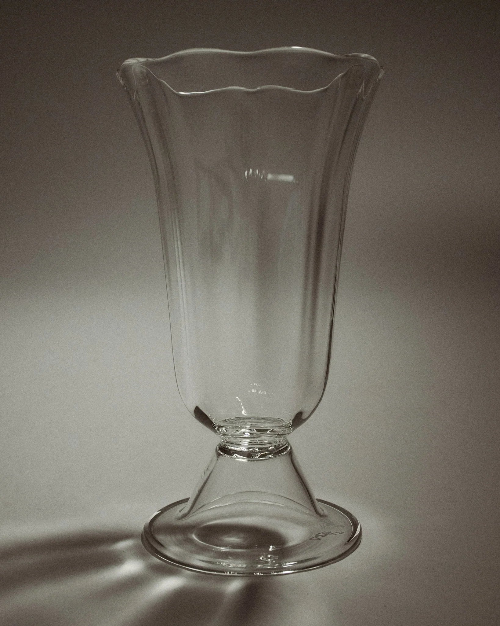 Akua-Objects-Alban-Vase-Clear-Shop-Sommer1.webp