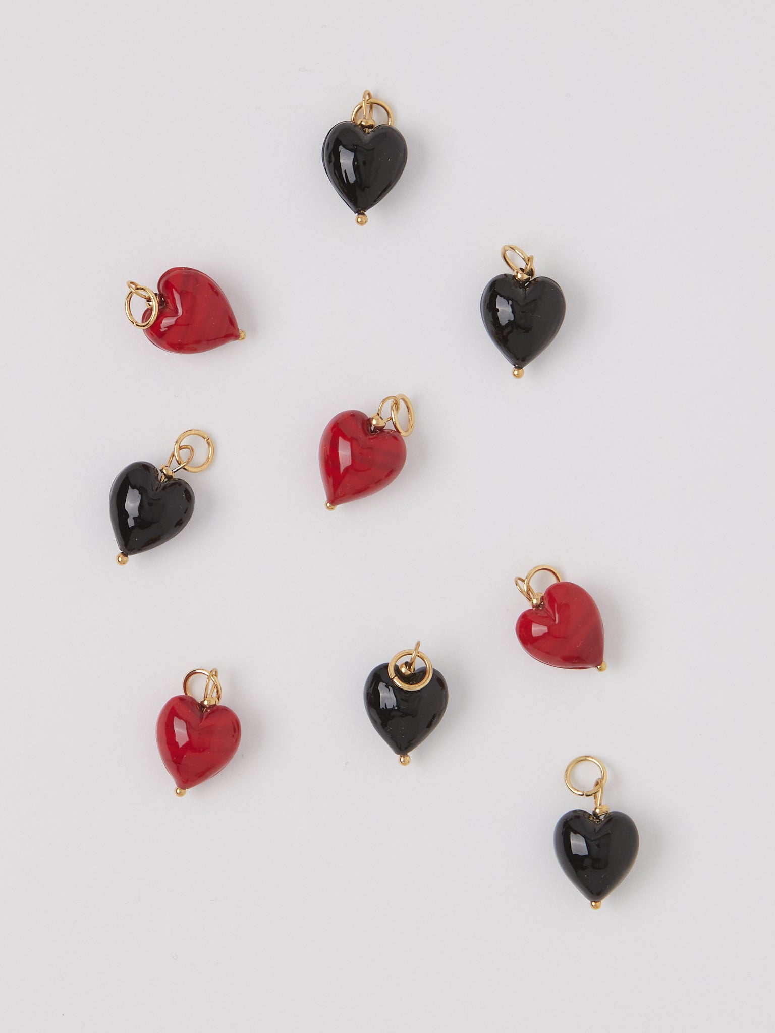 Akua-Objects-Uma-Heart-Pendant-Noir-Ruby-Shop-Sommer.jpg
