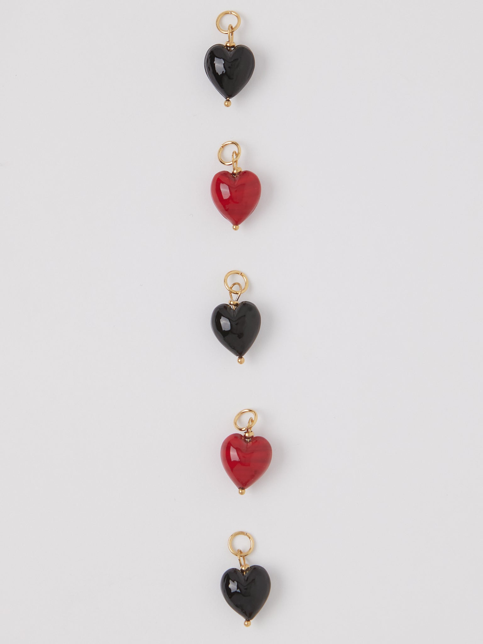 Akua-Objects-Uma-Heart-Pendant-Noir-Ruby-Shop-Sommer1.jpg
