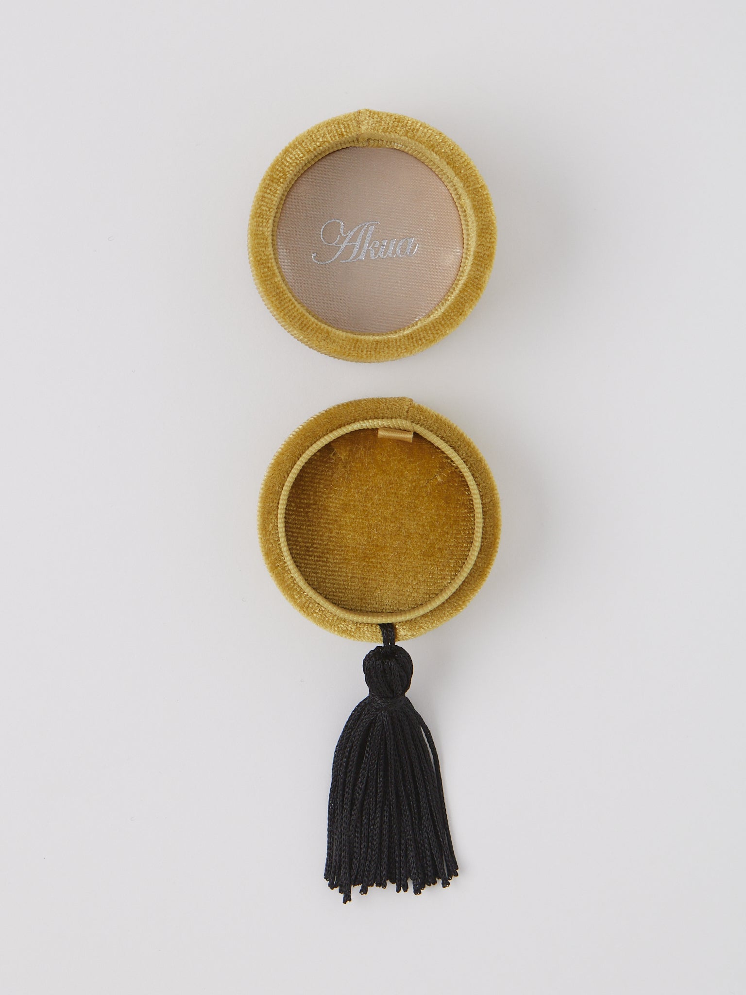 Akua-Objects-Velvet-Uma-Caddy-Jewelry-Box-Shop-Sommer5.jpg