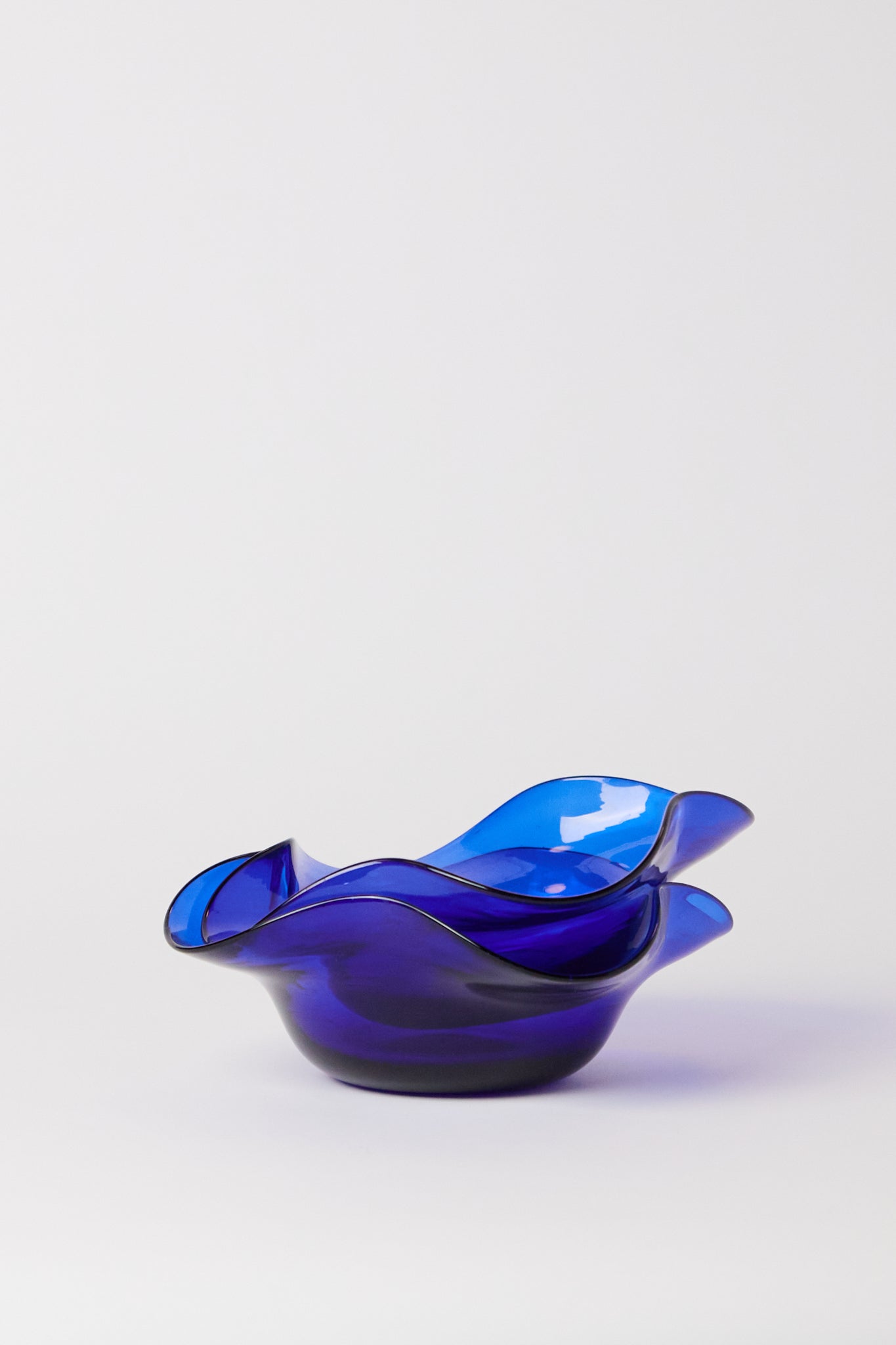 Akua-Objects-Michele-Bowl-in-Sapphire-Shop-Sommer