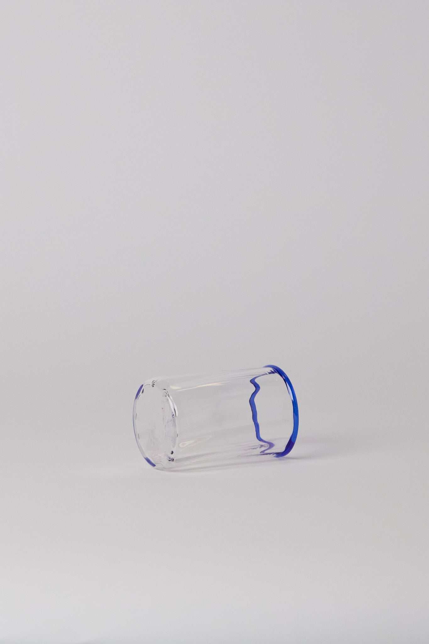 Akua-Objects-Peter-Glass-in-Sapphire-Shop-Sommer