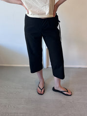 Brooke Callahan Tie Capri Black