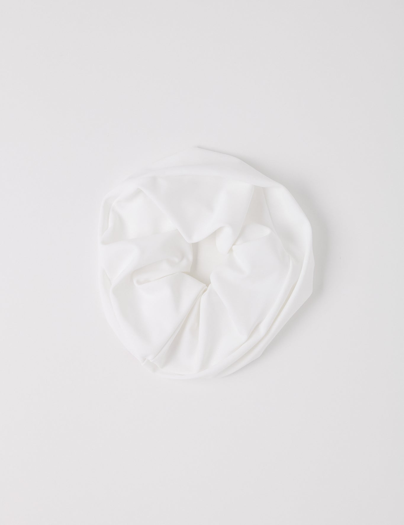 Coming-of-Age-Scrunchie-White-Shop-Sommer_47a3b091-99d2-4a97-9863-f20f4be29664.jpg