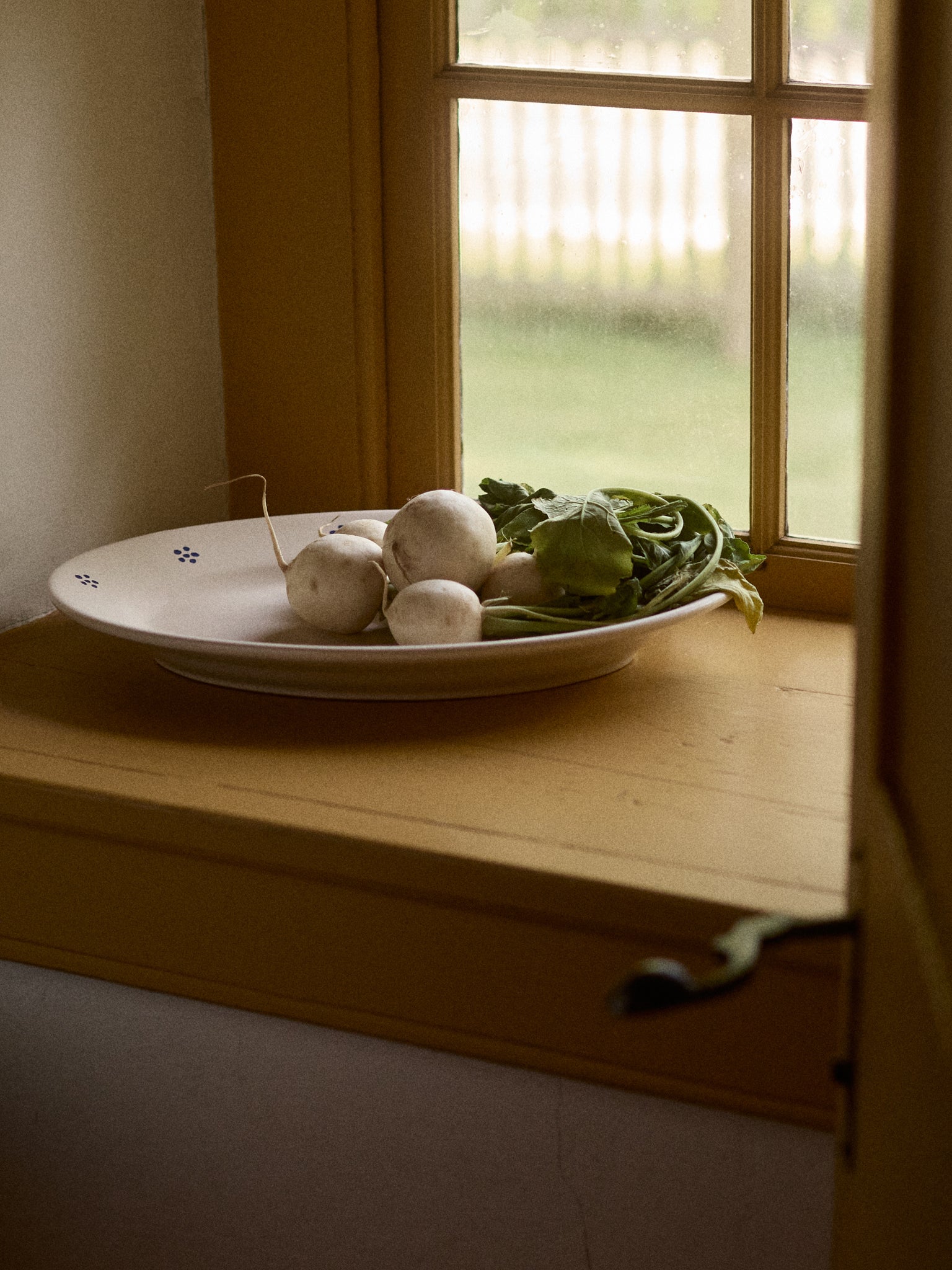 Fratelli Coli Stelle Oval Serving Platter, curated by Shop Sommer in San Francisco.