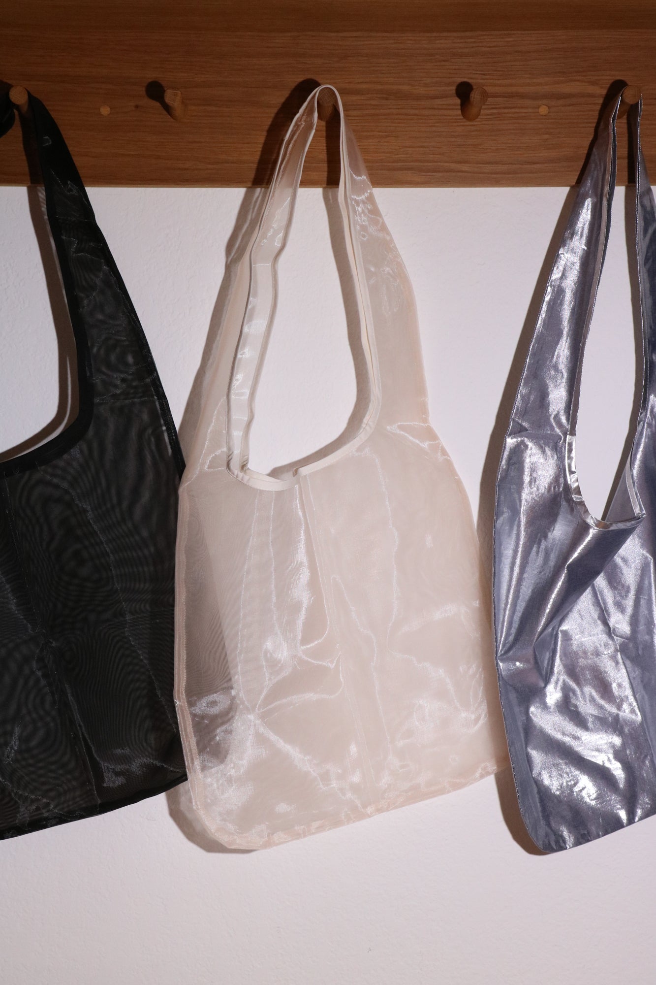 Pien-Studios-Nylon-Tote-Bag-in-Cream-Shop-Sommer