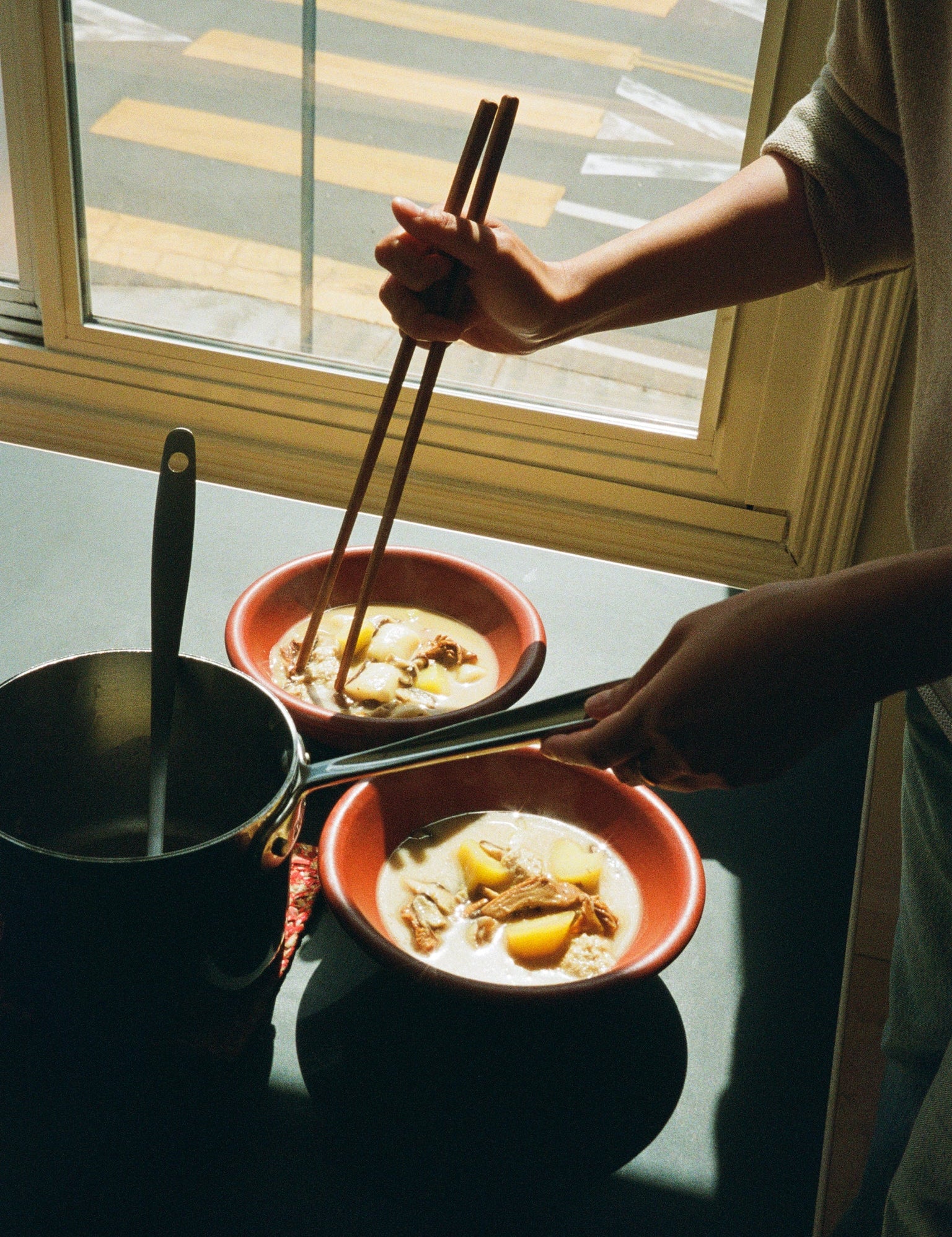 Queens-Korean-Soups-Cookbook-Shop-Sommer-5_41e147fe-eb1d-4748-a989-9acc92f97a5a.jpg