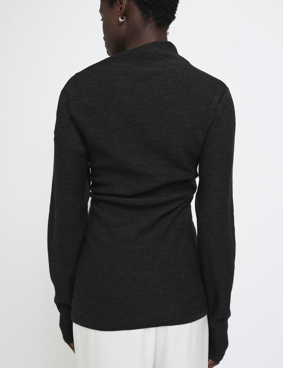 REYEM-Asymmetriclongsleevetop-Knitted-Greymelange_Gravity5kopie.jpg