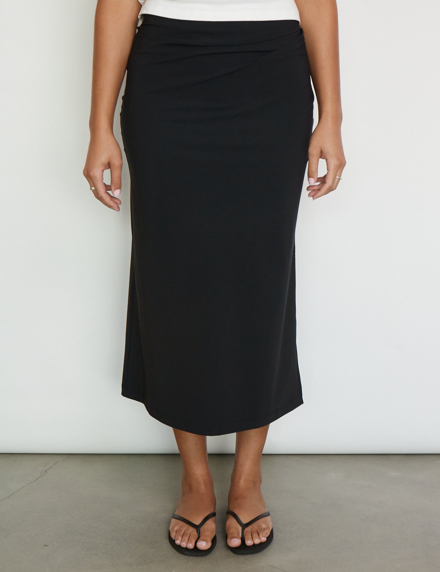 REYEM-Black-Skirt-Shop-Sommer1.jpg