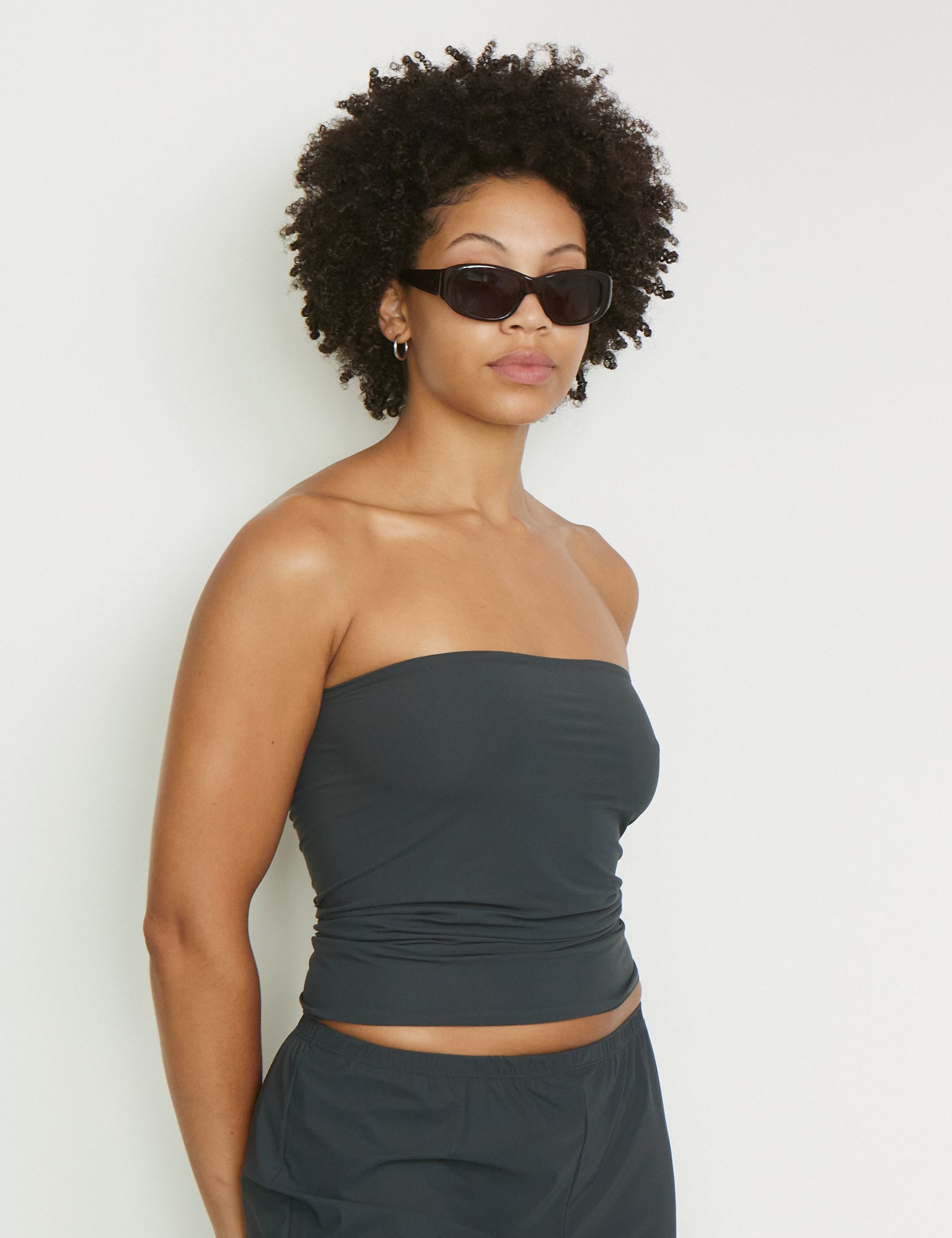 REYEM-Strapless-Bandeau-Top-Charcoal-Shop-Sommer.jpg