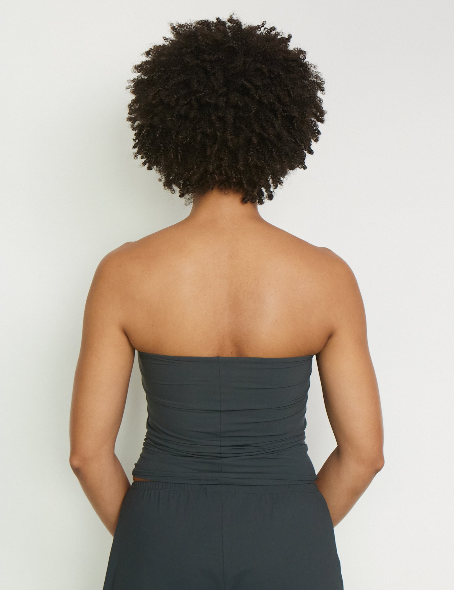 REYEM-Strapless-Bandeau-Top-Charcoal-Shop-Sommer1.jpg