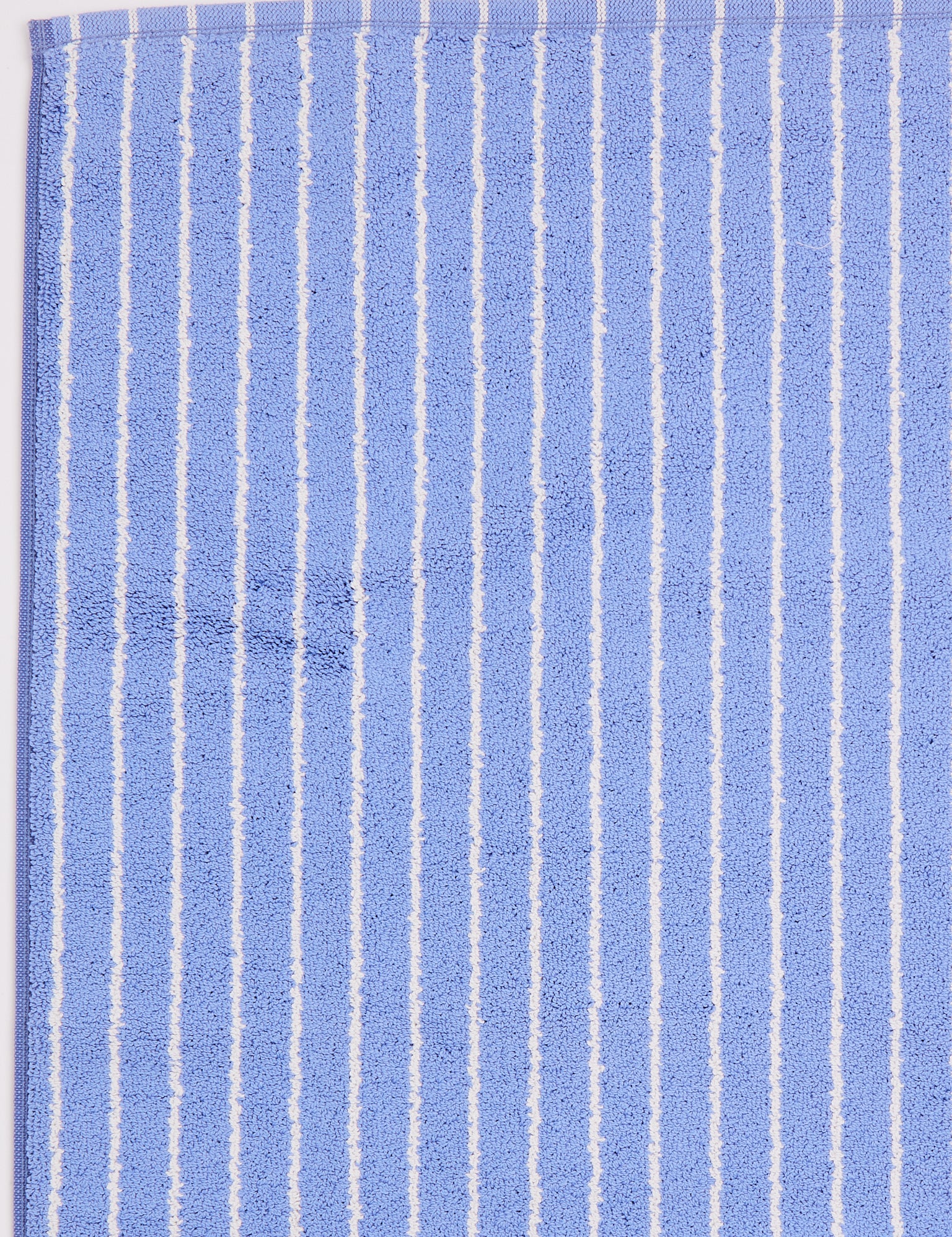 Tekla-bath-mat-clear-blue-stripes-Shop-Sommer1.jpg