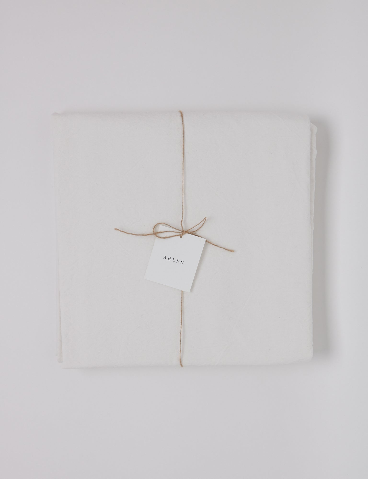 arles-white-table-cloth-napkins-table-linens-shop-sommer.jpg