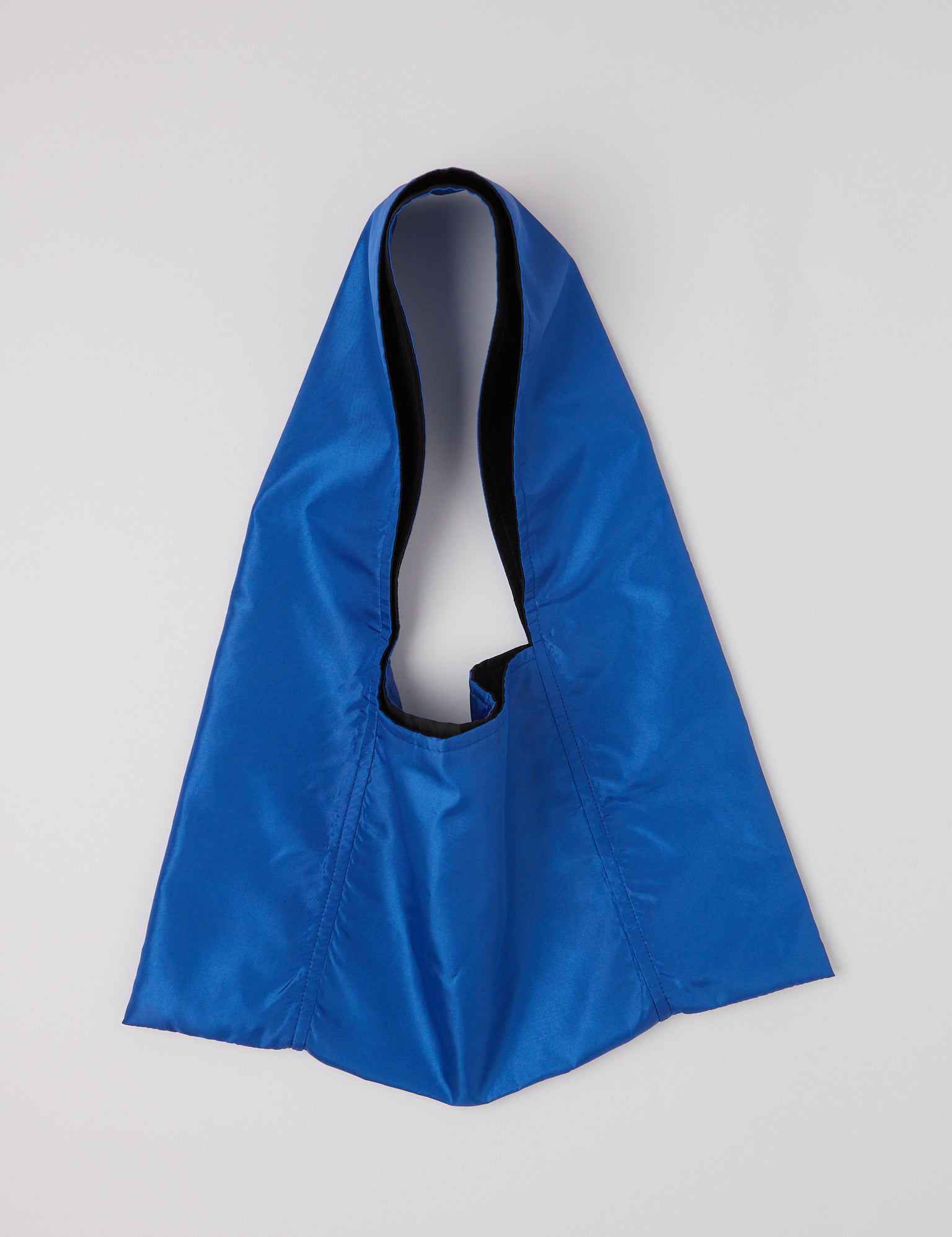 coming-of-age-nyc-Reversible-Flat-Bag-Black-Wintersky-shop-sommer1.jpg