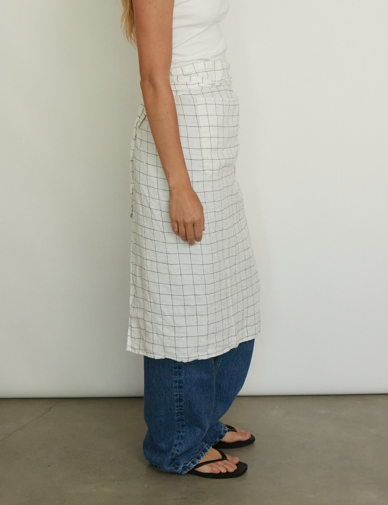 linge-particulier-linen-bistro-apron-navy-checks-shop-sommer1.jpg