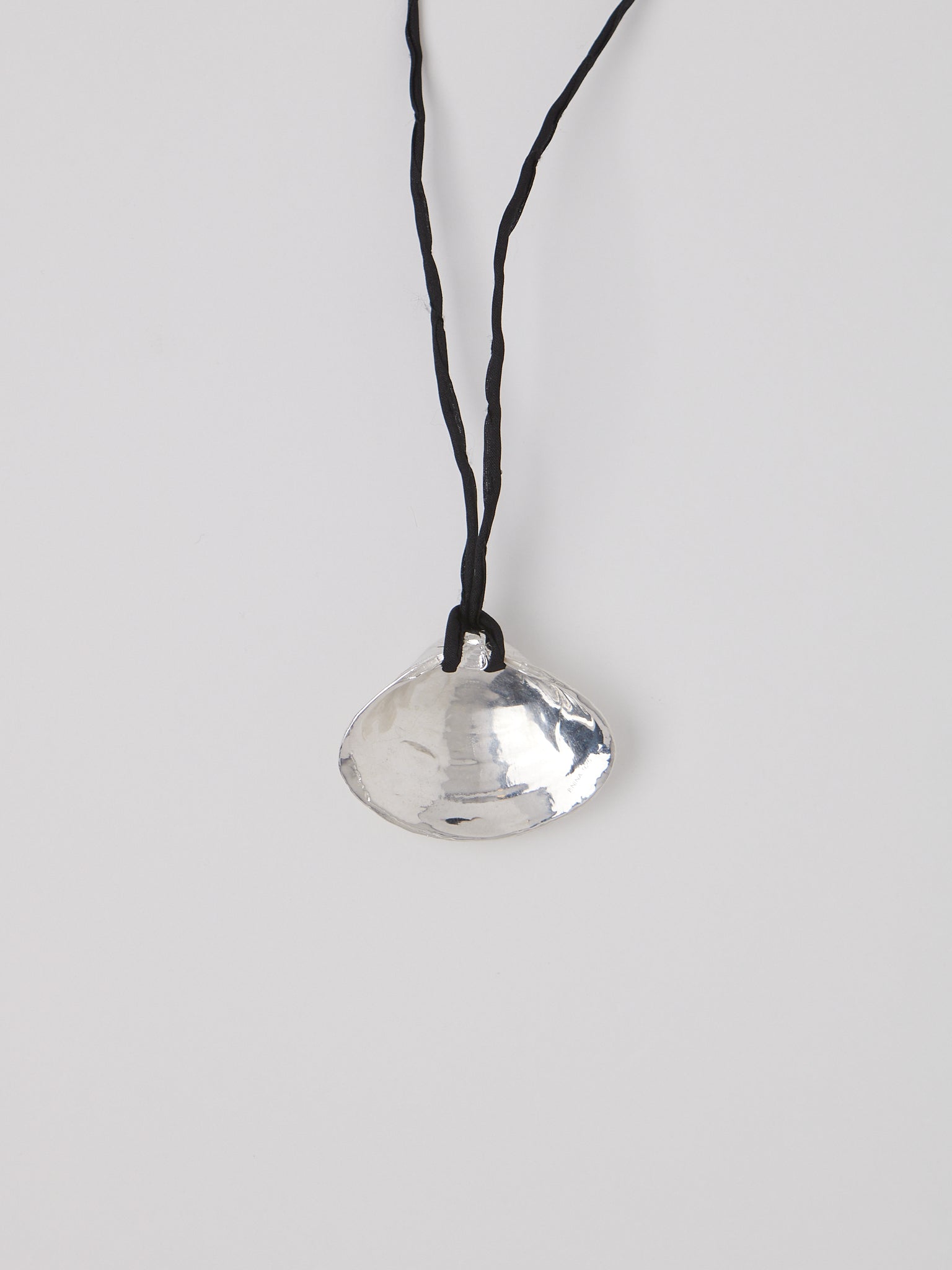 No.1 Venus Listening Pendant