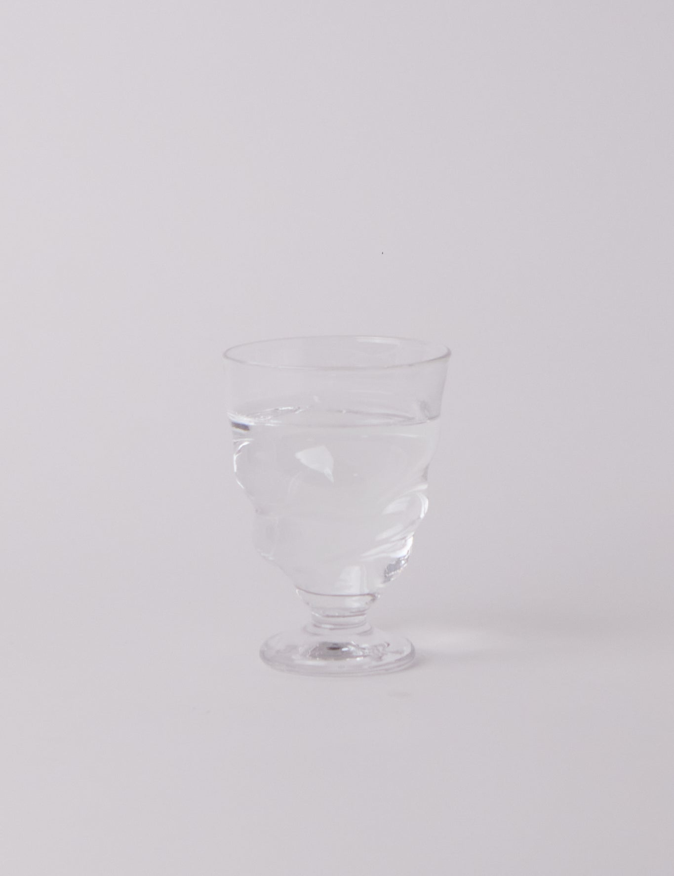 silje-lindrup-twisted-footed-tumbler-shop-sommer_1.jpg