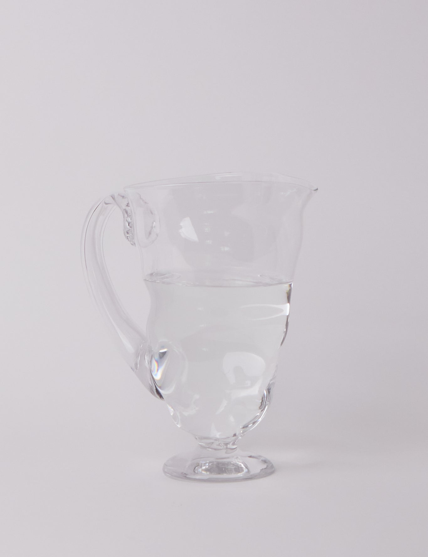 silje-lindrup-twisted-glass-pitcher-shop-sommer_2.jpg